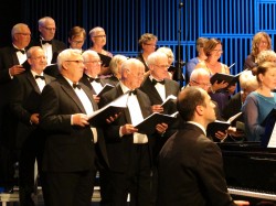 Pianist André Bongard og Freidigs flotte bassgruppe.